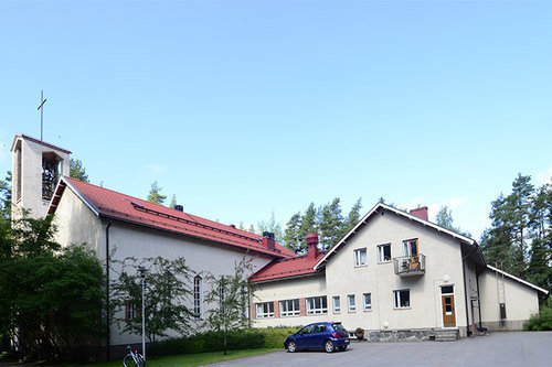 Virkby kyrka på sommaren