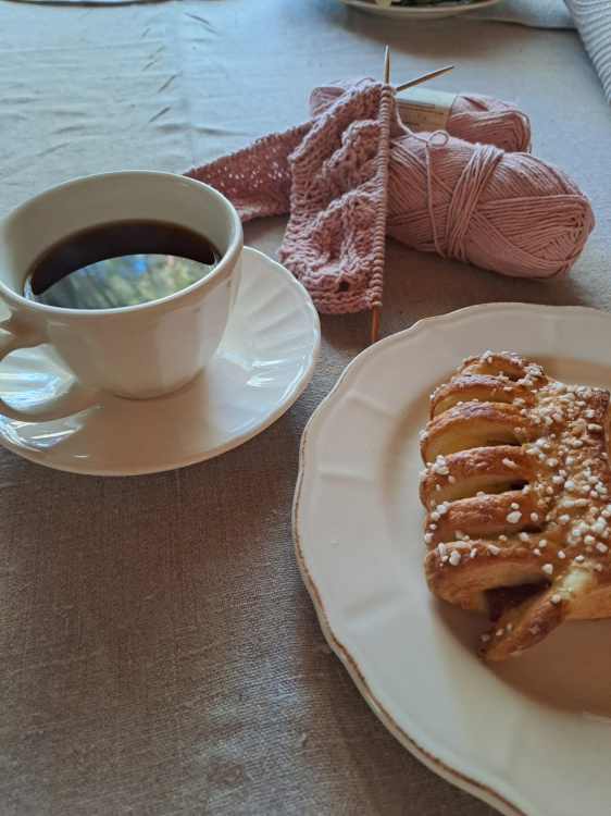 Kaffe och handarbete