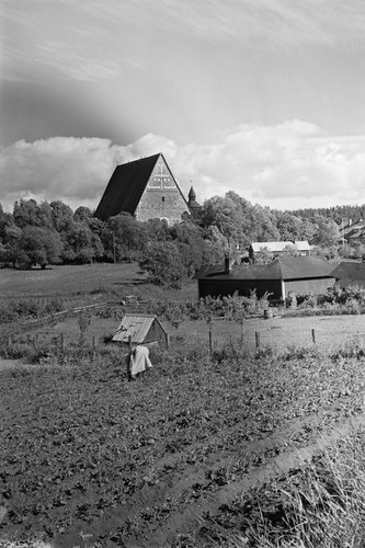 Lohjan keskiaikainen Pyhän Laurin kirkko
Pietinen, kuvaaja 1937 
Museovirasto - Musketti