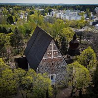 Avaa kuva isommaksi Lohjan Pyhän Laurin kirkko keväällä. Kuva: Jaakko Saario