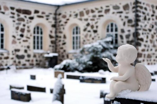 Avaa kuva isommaksi Nummen kirkon hautausmaa keskiviikkoaamuna 6.2.2013._S.