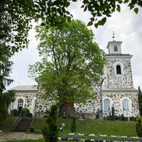 Avaa kuva isommaksi Nummen sankarihaudat ja kirkko
Kuva: Jaakko Saario