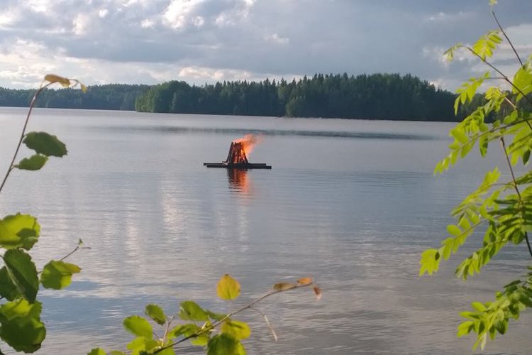 Avaa kuva isommaksi Karjalohja juhannusaatto_M.