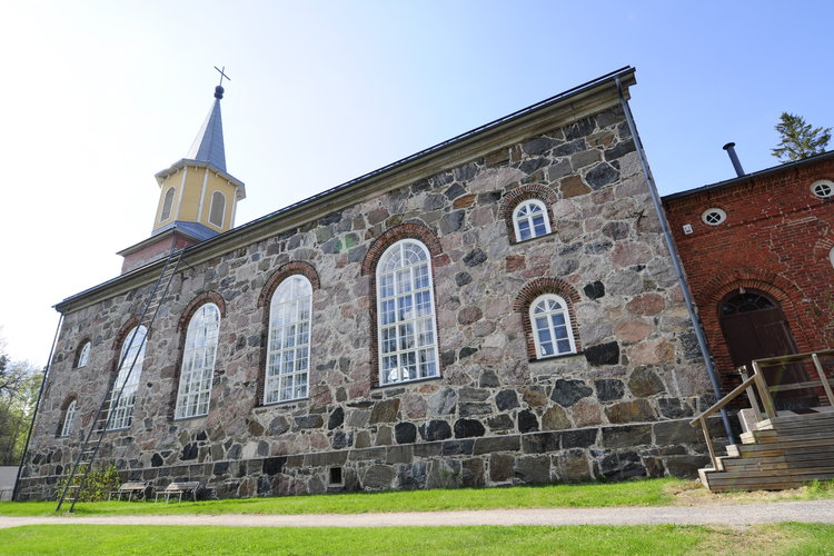 Avaa kuva isommaksi Karjalohjan kirkko Leena Anttila_M.