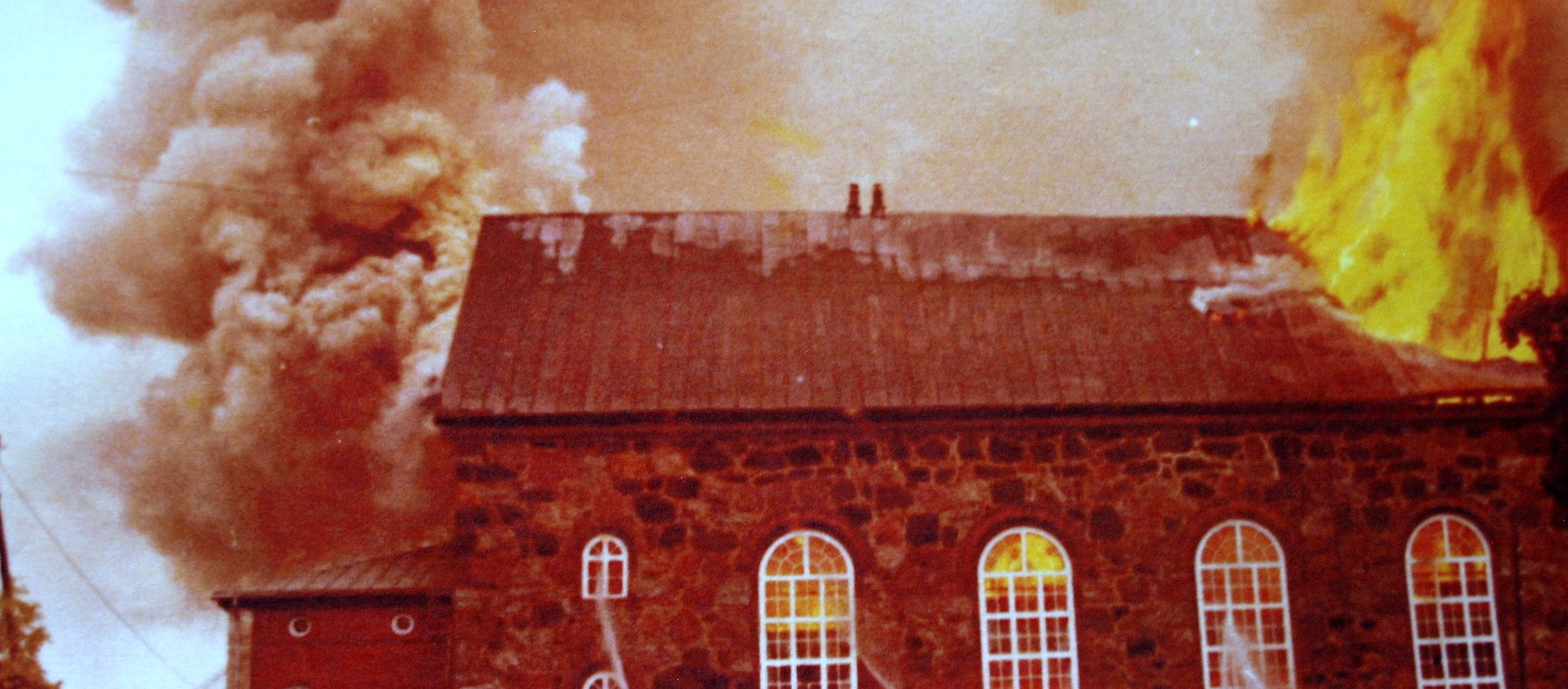 Karjalohjan kirkon tulipalo_XL.jpg