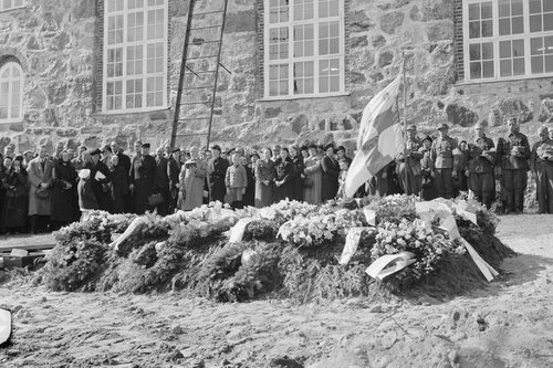 Avaa kuva isommaksi Sankarihautajaiset Karjalohjalla -Pietinen, kuvaaja 1940 -Museovirasto - Musketti
