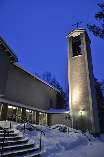 Virkkalan kirkon kellotorni talvella_S.jpg