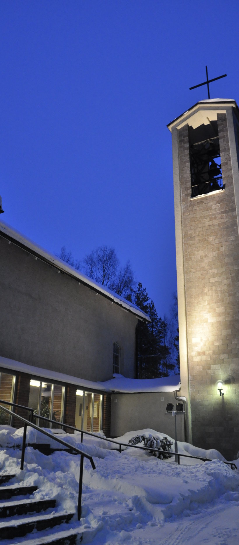 Virkkalan kirkon kellotorni talvella_XL.jpg