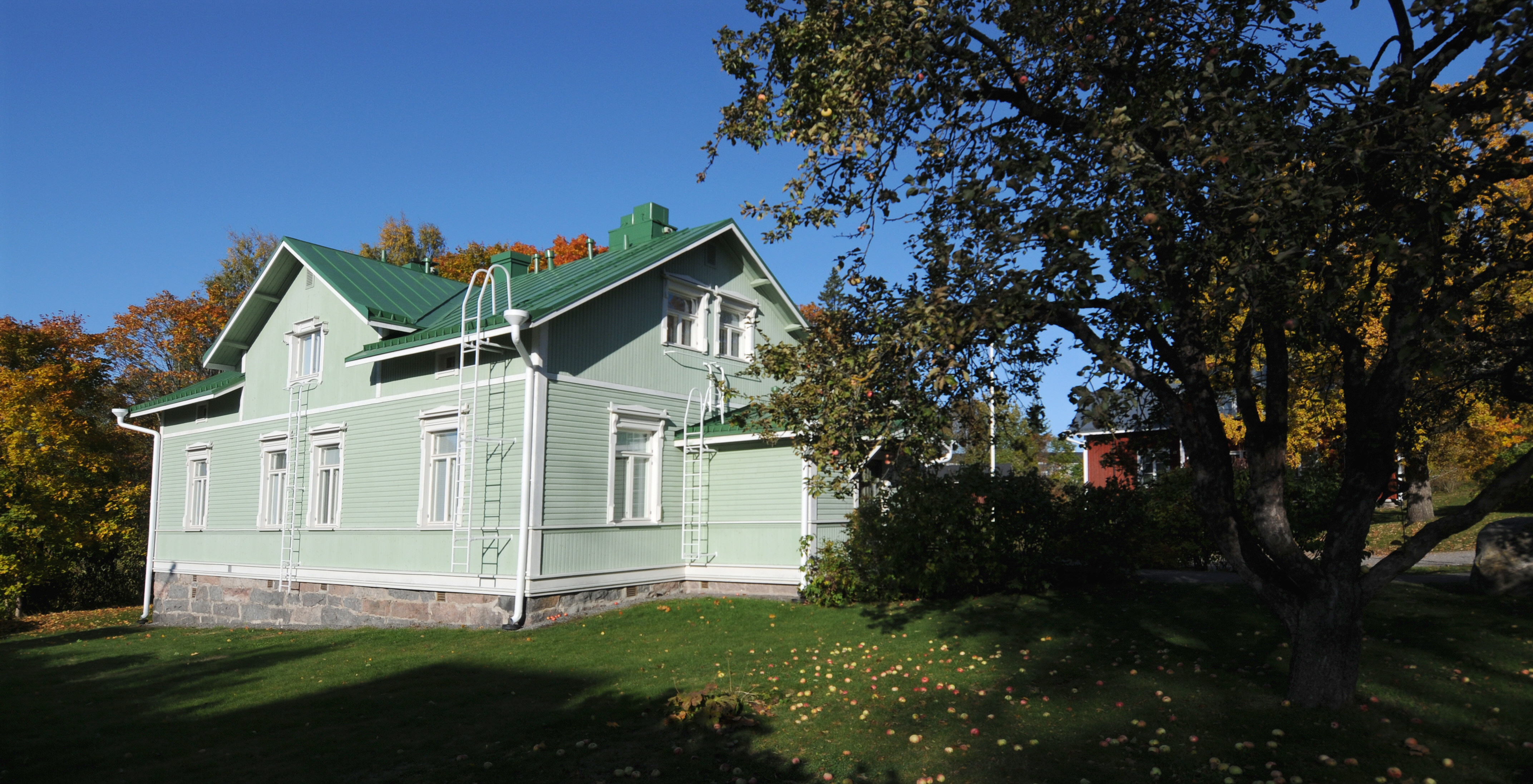 Lindkulla Valokuva rakennuksesta ulkopuolelta.